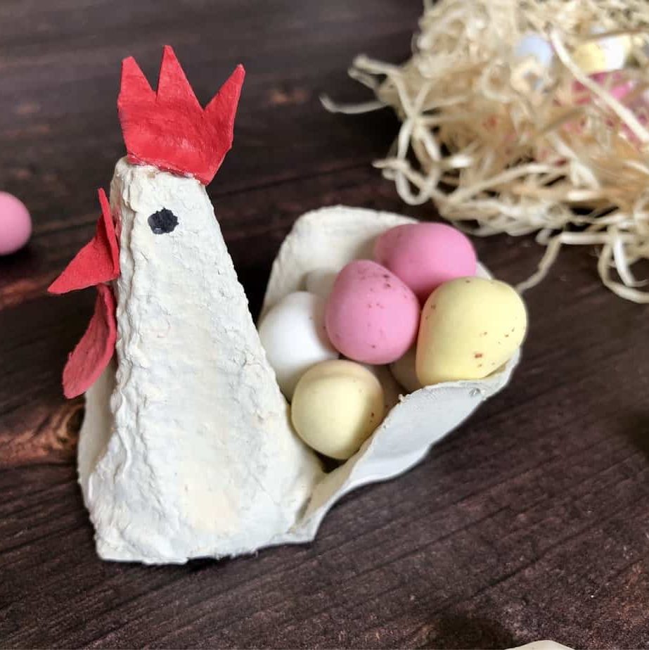 How to make Easter egg carton Easter chickens. The perfect Easter craft to do with the kids. Perhaps the Easter Bunny will pop an egg in it for you! Magical memories by the International Elf Service