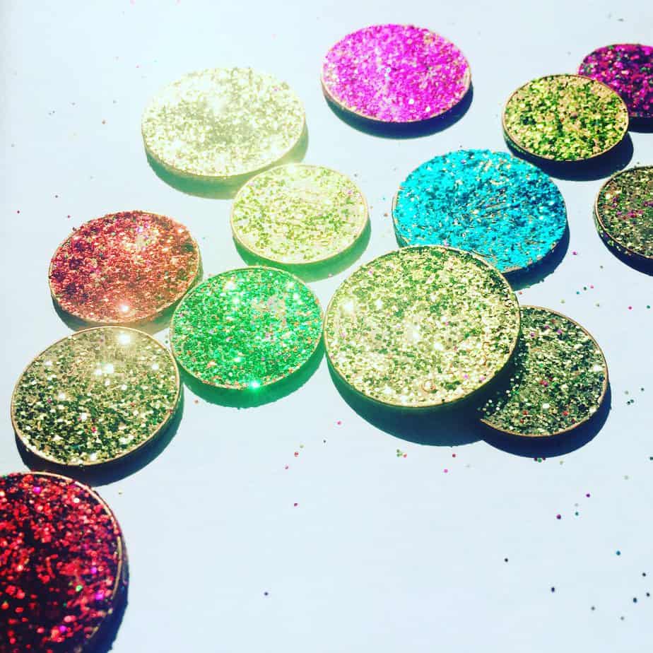 How to make magical glittery coins that are perfect for the fairies, tooth fairies and Elves to deliver! By the International Elf Service